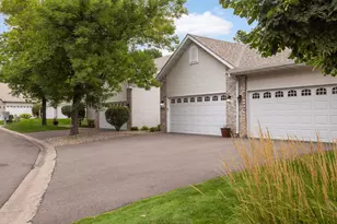 3424 Eagan Oaks Ct, Eagan, MN 55123 - Photo 2