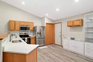 3424 Eagan Oaks Ct, Eagan, MN 55123 - Photo 4