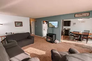 621 Elm St, Paynesville, MN 56362 - Photo 2
