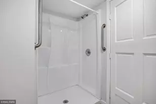 2181 Sunrise Dr N, Maplewood, MN 55117 - Photo 24