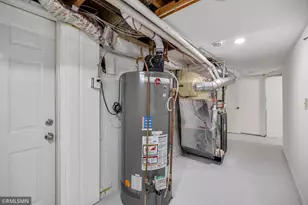 2181 Sunrise Dr N, Maplewood, MN 55117 - Photo 18