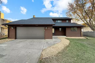 2939 Maple St N, Fargo, ND 58102 - Photo 2