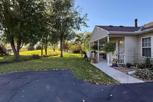 432 Sarazin St, Shakopee, MN 55379 - Photo 2