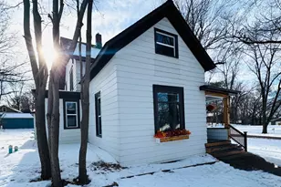 226 W Wyoming St, Redwood Falls, MN 56283 - Photo 2