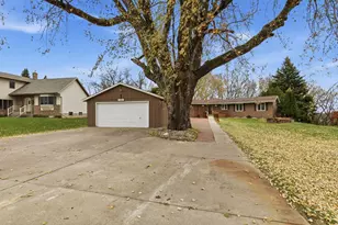 1720 48th Ave NE, Willmar, MN 56201 - Photo 2