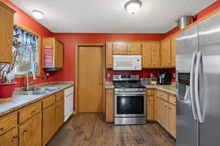 812 Cedar St SW, Isanti, MN 55040 - Photo 14