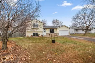 812 Cedar St SW, Isanti, MN 55040 - Photo 4