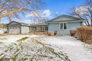 2231 Queens Dr, Woodbury, MN 55125 - Photo 2