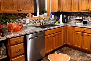 520 Harriett Dr, Marshall, MN 56258 - Photo 2