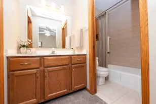 5324 Highpointe Dr, Bloomington, MN 55437 - Photo 8