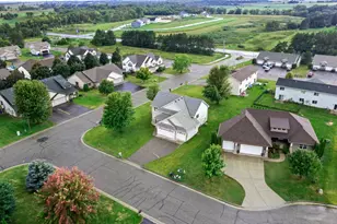 1337 Eagle Ct, New Richmond, WI 54017 - Photo 2