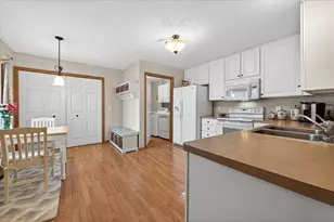 2844 Century Trail, Chanhassen, MN 55317 - Photo 12