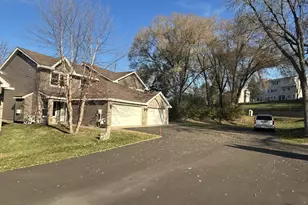 18502 Apple Tree Ct, Minnetonka, MN 55345 - Photo 2