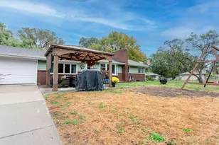 5337 Sailor Ln, Brooklyn Center, MN 55429 - Photo 4