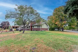 5337 Sailor Ln, Brooklyn Center, MN 55429 - Photo 2