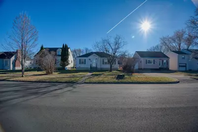 914 Michigan Street, Hibbing, MN 55746 - Photo 2