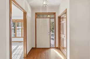 2711 Snowdrift Cir E, Maplewood, MN 55119 - Photo 4