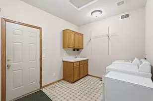 2711 Snowdrift Cir E, Maplewood, MN 55119 - Photo 18