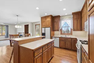 2711 Snowdrift Cir E, Maplewood, MN 55119 - Photo 12