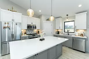 179 Stonelake Dr SE, Rochester, MN 55904 - Photo 4