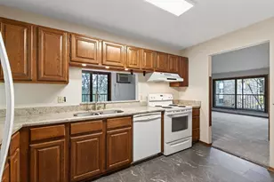 10441 Greenbrier Rd, Minnetonka, MN 55305 - Photo 4