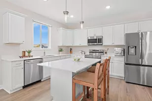 1319 Violet St, New Richmond, WI 54017 - Photo 2