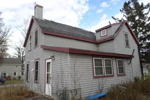 203 Kendall Ave S, Thief River Falls, MN 56701 - Photo 2