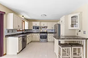 1860 Hilo Ct N, Oakdale, MN 55128 - Photo 8