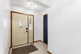 1860 Hilo Ct N, Oakdale, MN 55128 - Photo 2