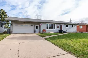 706 Rensvold Blvd, Moorhead, MN 56560 - Photo 2