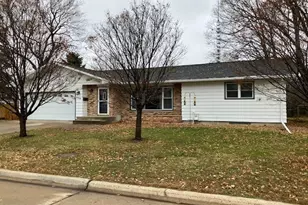 706 NE 14th St, Owatonna, MN 55060 - Photo 2