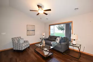 190 Highlands Cir, Zumbrota, MN 55992 - Photo 18