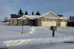 190 Highlands Cir, Zumbrota, MN 55992 - Photo 1