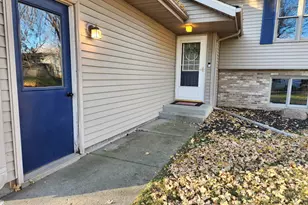 208 Holly Ln, Janesville, MN 56048 - Photo 4