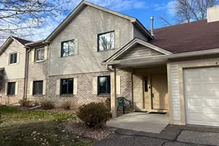 4372 Buckingham Ct, Vadnais Heights, MN 55127 - Photo 8