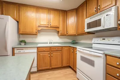 912 Hawthorne Street #105, Alexandria, MN 56308 - Photo 10