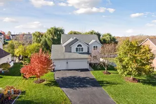 8918 Horizon Dr, Shakopee, MN 55379 - Photo 2