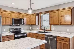 2870 Coventry Cir, River Falls, WI 54022 - Photo 4