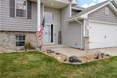 981 Farmers Ridge Trail, Belle Plaine, MN 56011 - Photo 4
