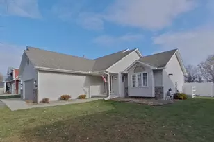 1823 Evergreen Ln, Shakopee, MN 55379 - Photo 1