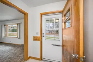 847 S Hampton St, Fairmont, MN 56031 - Photo 2