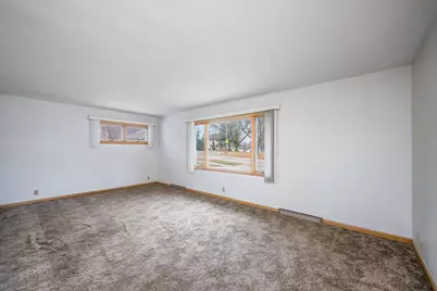 847 S Hampton Street, Fairmont, MN 56031 - Photo 4