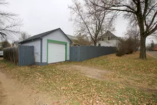 528 S Holcombe Ave, Litchfield, MN 55355 - Photo 2