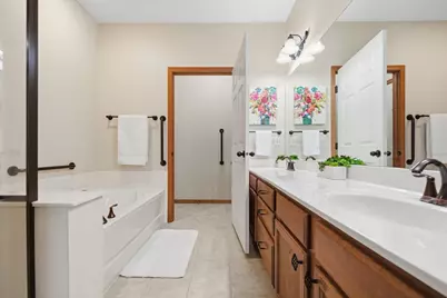 1256 County Road D E #104, Maplewood, MN 55109 - Photo 22