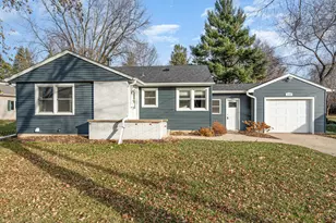 1105 College St, Northfield, MN 55057 - Photo 2