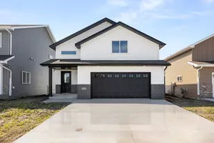 2521 38th Ave S, Moorhead, MN 56560 - Photo 1