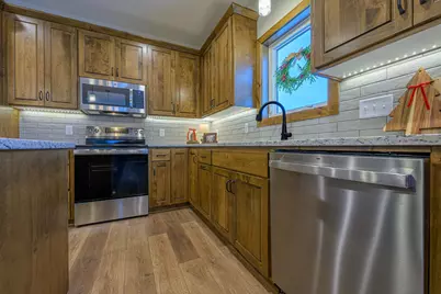 1332 Bradford Street SE, Hutchinson, MN 55350 - Photo 4
