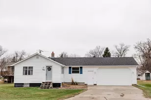 202 Hartford St, Hawley, MN 56549 - Photo 1