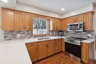 6415 Mere Dr, Eden Prairie, MN 55346 - Photo 6