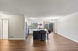 738 Manor St, Vadnais Heights, MN 55127 - Photo 6